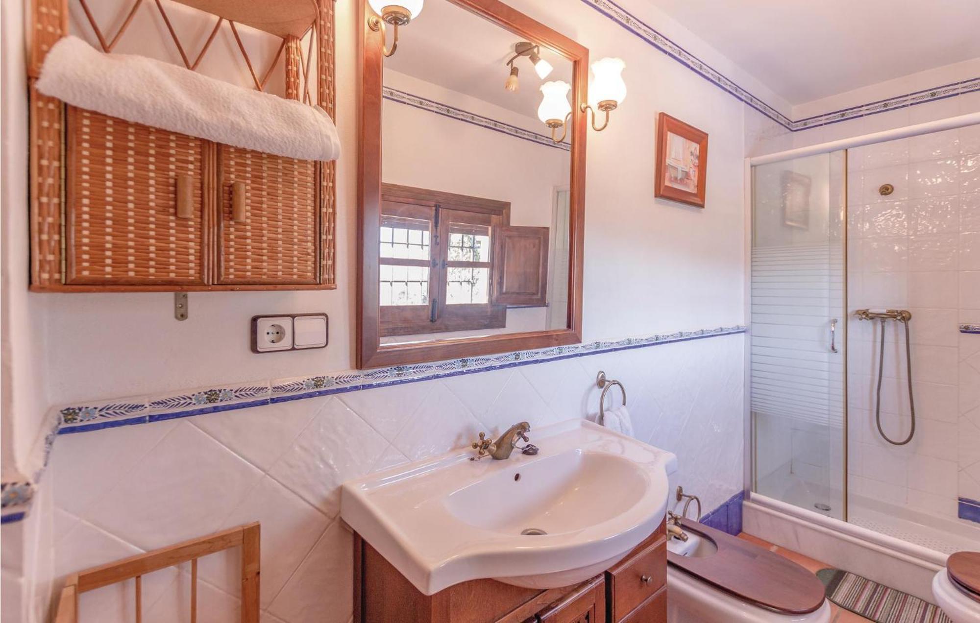 8 Bedroom Lovely Home In Iznájar Εξωτερικό φωτογραφία