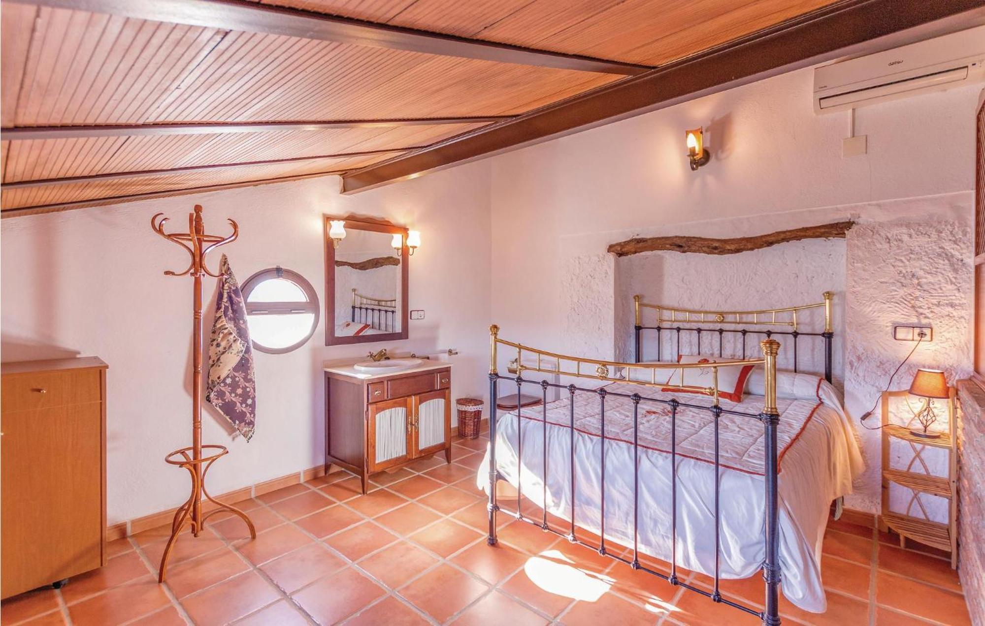 8 Bedroom Lovely Home In Iznájar Εξωτερικό φωτογραφία