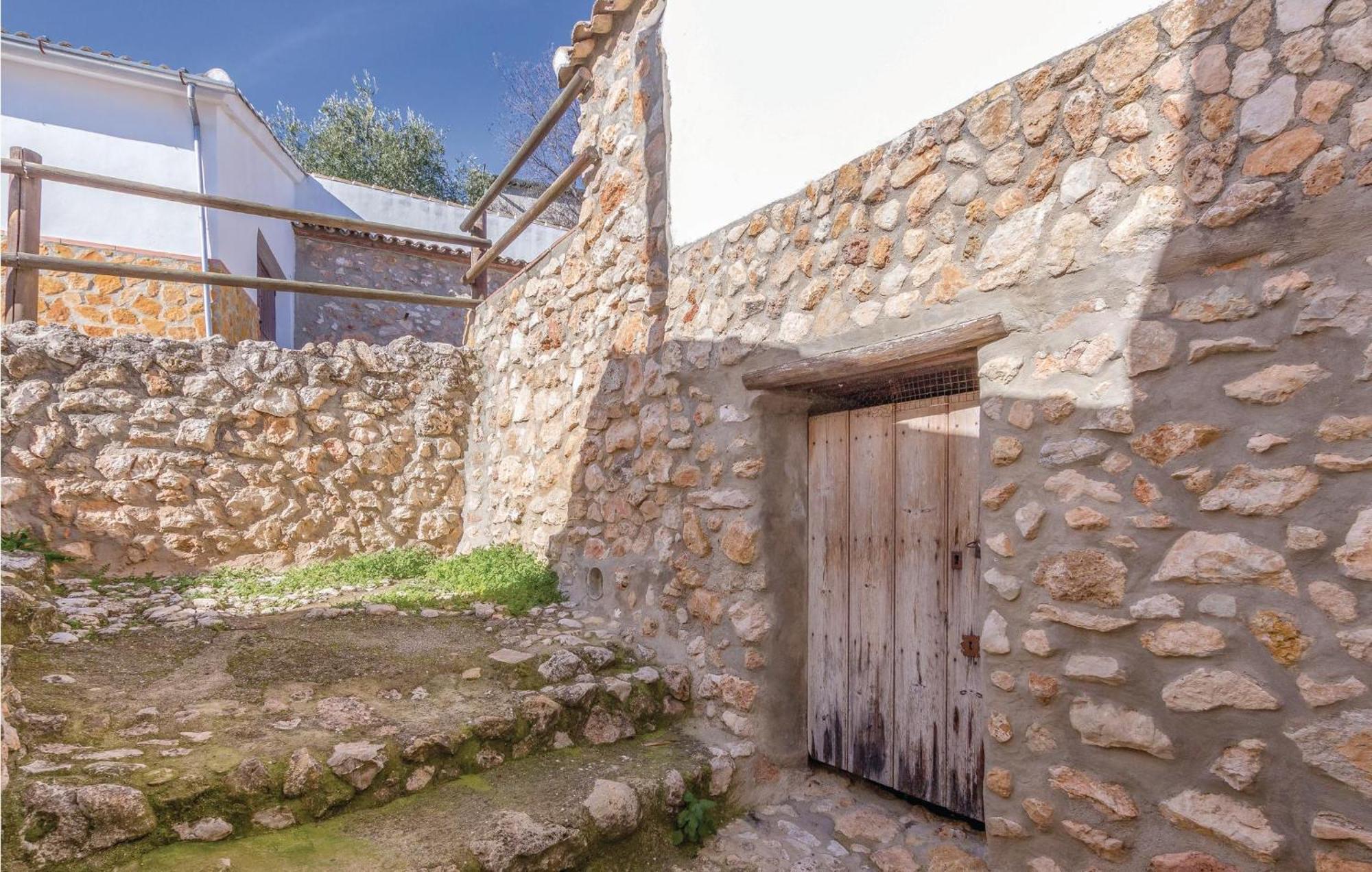 8 Bedroom Lovely Home In Iznájar Εξωτερικό φωτογραφία