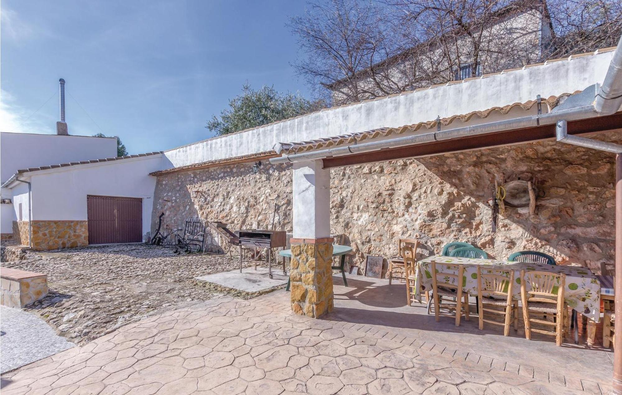 8 Bedroom Lovely Home In Iznájar Εξωτερικό φωτογραφία